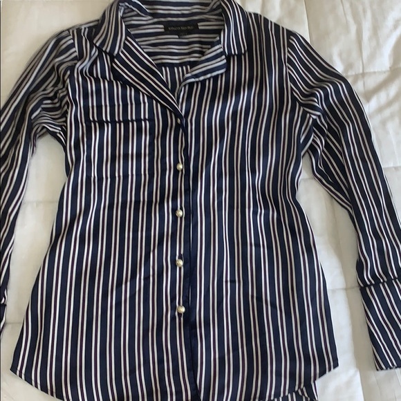 3/$25 - PETITE  blouse button down - Picture 4 of 10